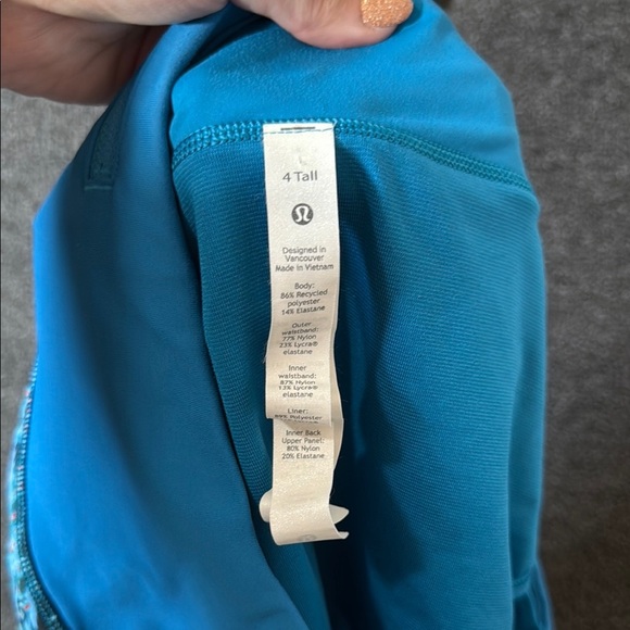 Lululemon Athletica Women's Blue Patterned Shorts, Size 4Tall - Picture 7 of 7